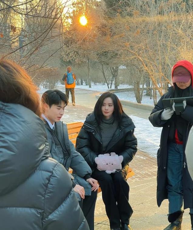 刘诗诗哈尔滨拍戏被偶遇路人视觉下的她清新脱俗冷艳动人