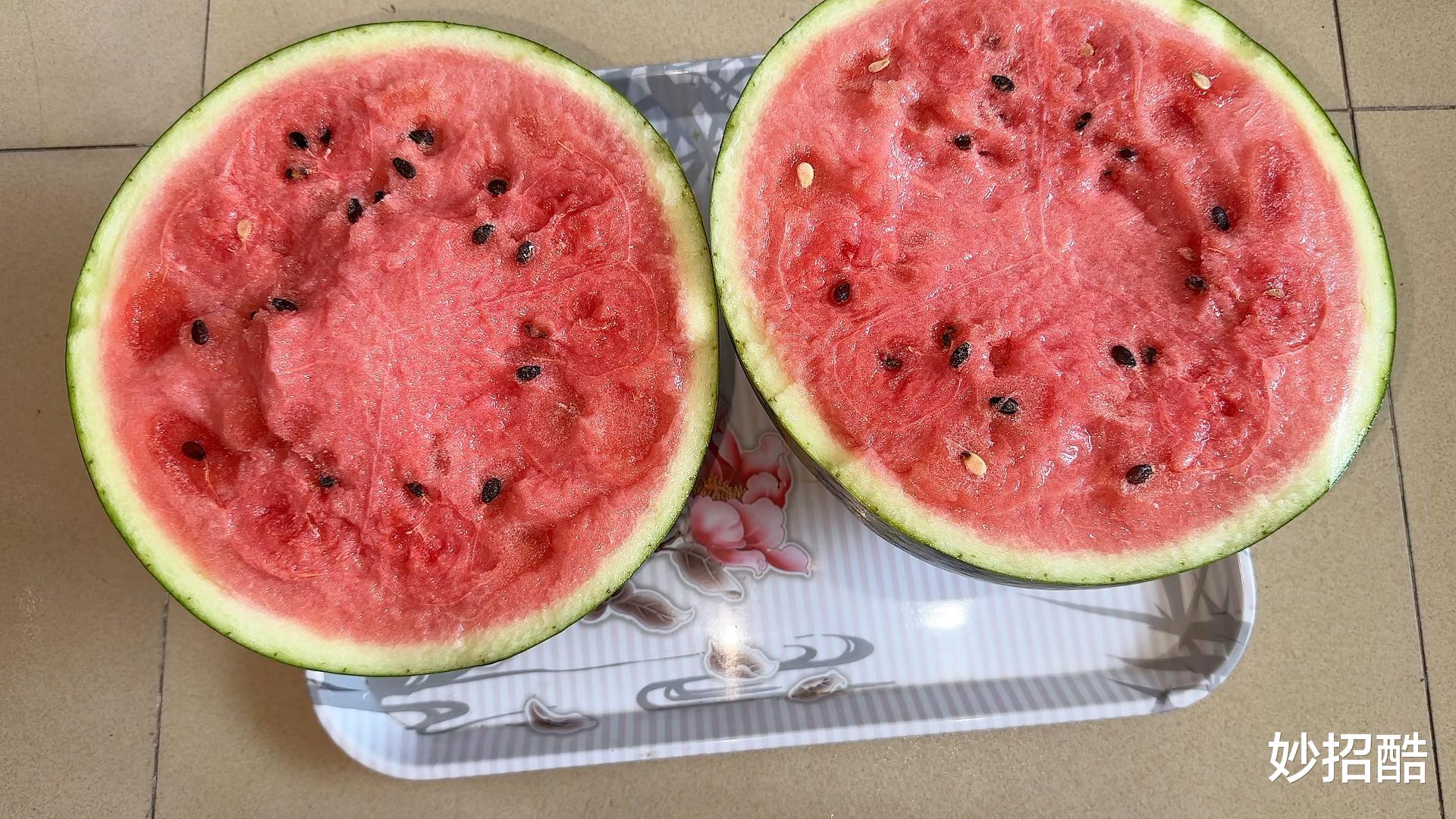 吃不完的西瓜不要放冰箱,老瓜农教我一个土方法,放一周也新鲜