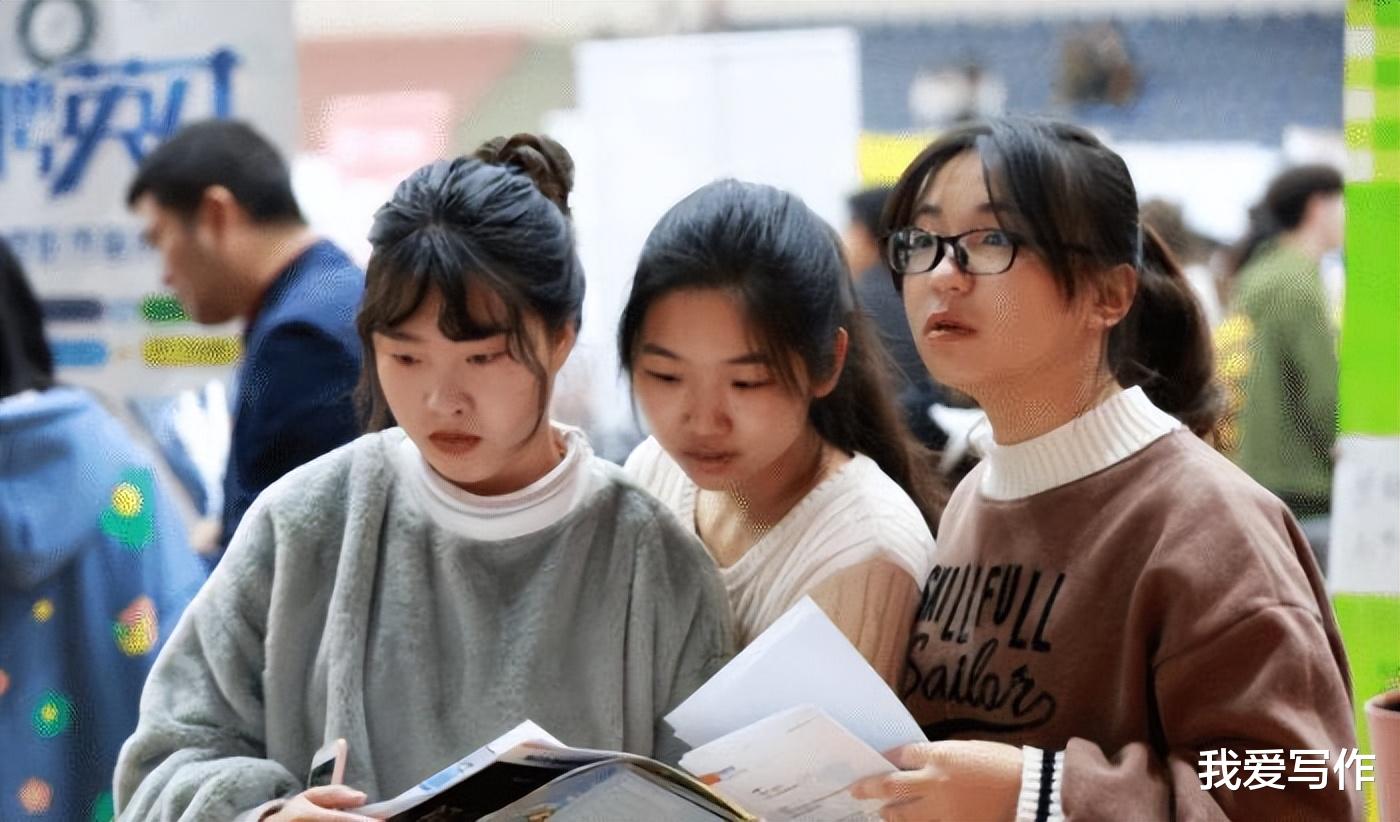 惊!孩子中考成绩欠佳,90%父母深陷艰难抉择,未来路在何方?