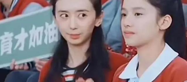 徐梓钧旧照流出,这也能叫校花?只能说整容太成功,这谁顶得住