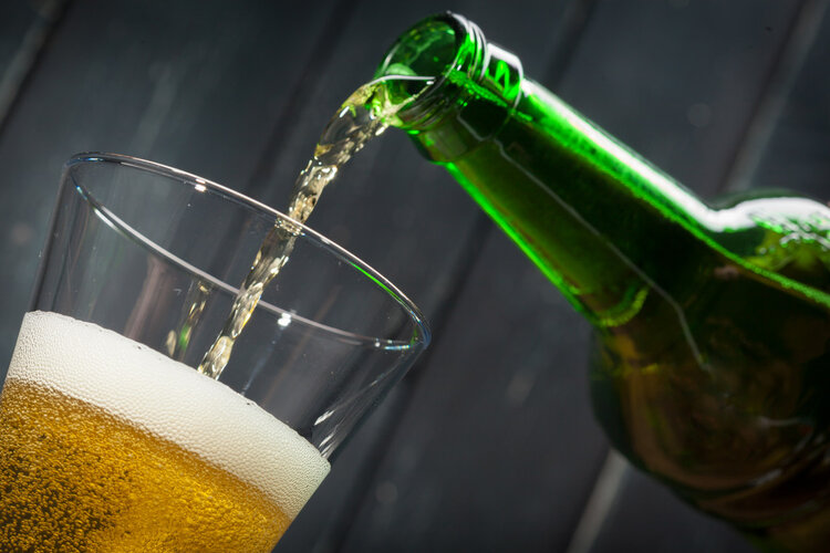 头孢配酒，说走就走！医生：除了头孢，这4种药也别沾酒，转发给家人