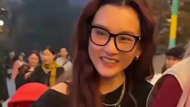 没滤镜真可怕，温碧霞成巫婆，林心如老鼠眼，秦岚像居委会大妈