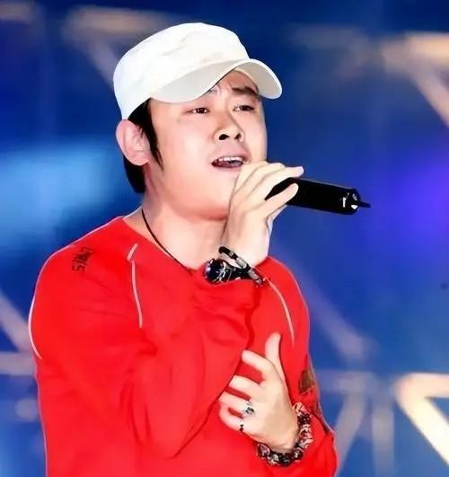 这一次,将2600万演唱会收入全部捐出的刀郎,已经走上另一条大道