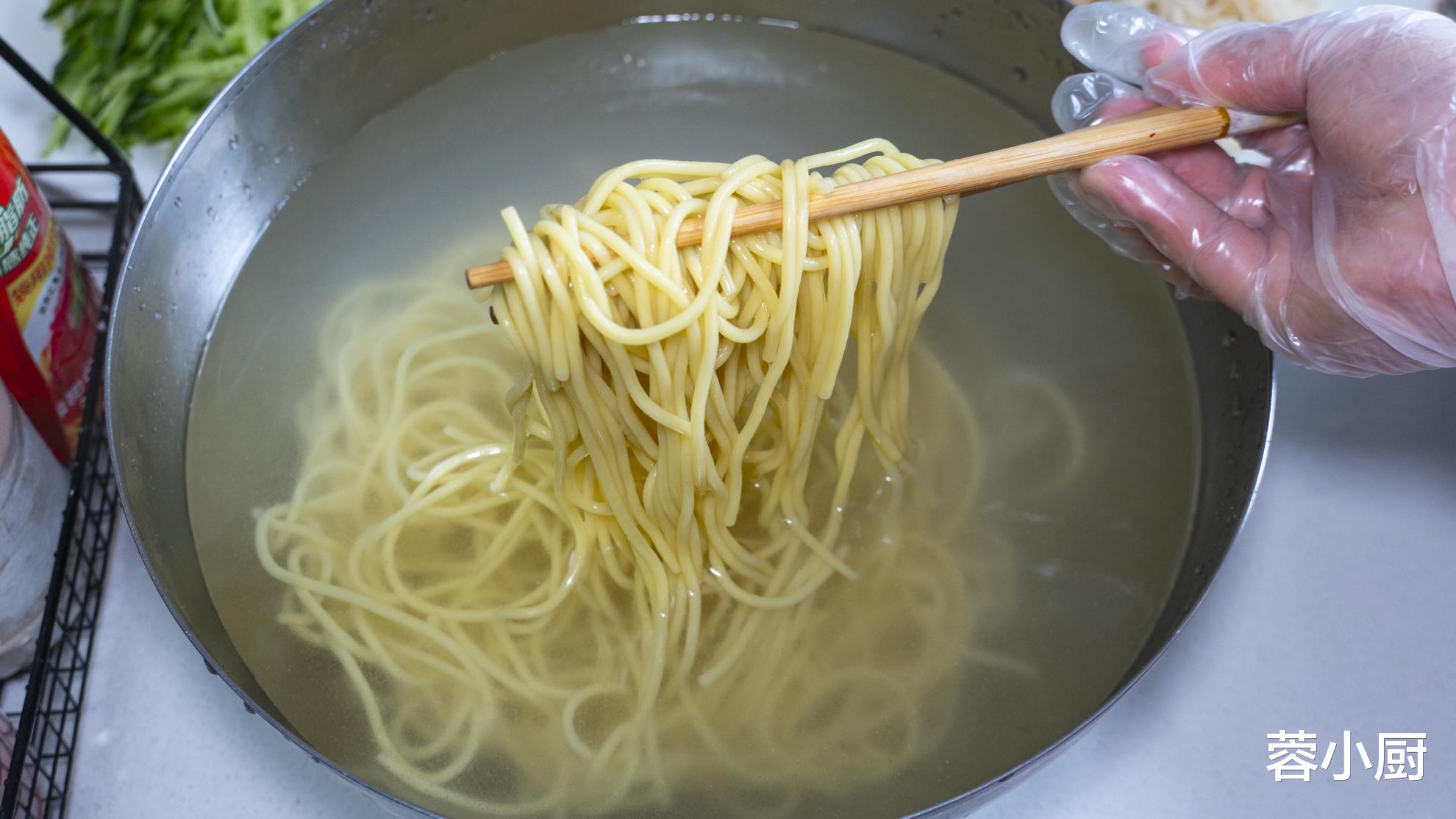 这才是油泼辣子最好吃做法,掌握这几步,色香味俱全,3分钟学会