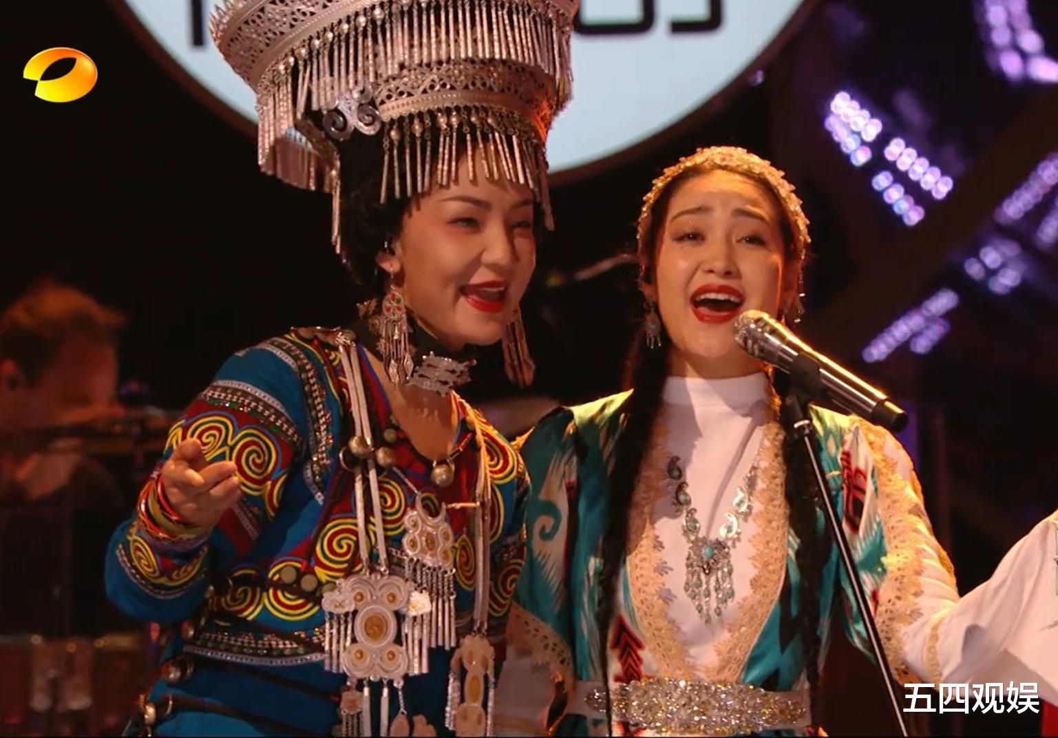 那英|那英在歌手第10期首次夺冠,激动到亲吻杨杨:评审们终于有良心了