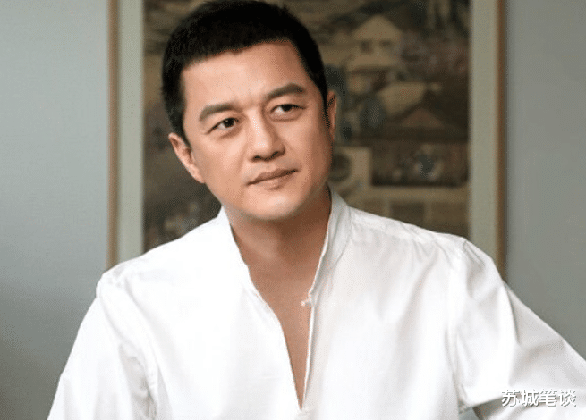 别再卖惨了李亚鹏!开400万豪车还哭穷,你还让别人怎么活?