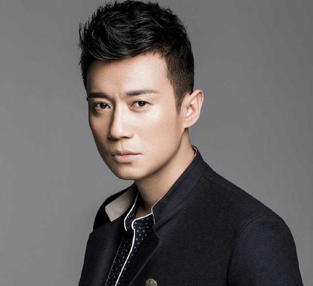 “戏里”是父女,“戏外”是夫妻,他们关系公开时,孩子都8岁了