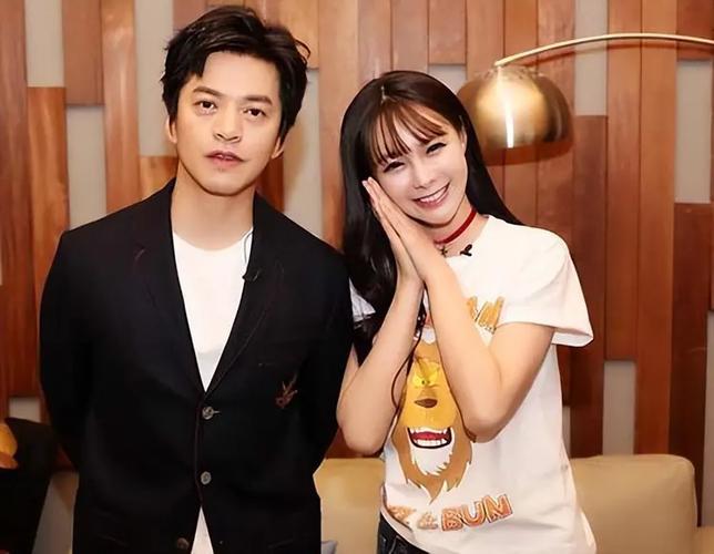 李健夫妇:火锅局中的温馨与坚守