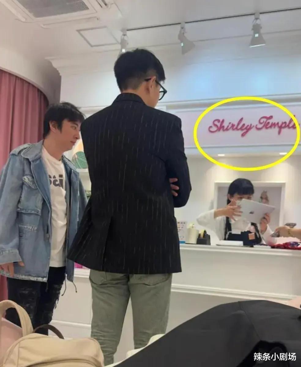 事态升级!黄一鸣暗讽思聪女儿开口叫爸爸,男方在日本与美女约会