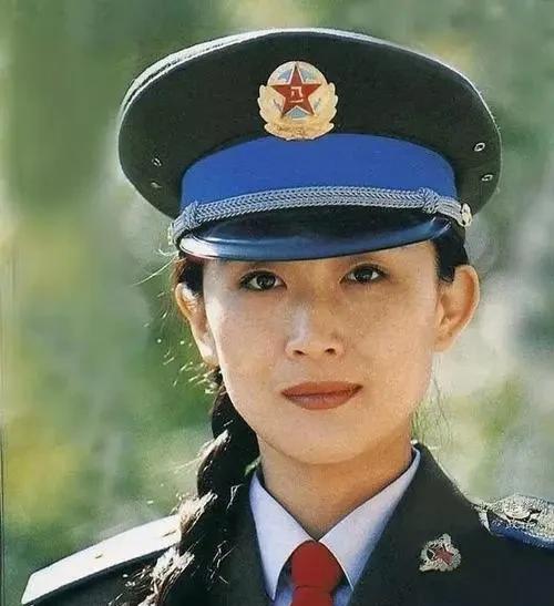 空政话剧团五朵金花，有人大龄单身，有人只恋爱不结婚，最小44岁