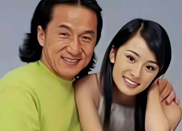 17岁杨幂被49岁成龙搂在怀里，举止亲密，网友：整没整容一目了然