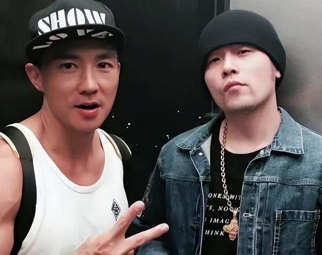 刘畊宏在苏州买一平1.5万的别墅,孩子在镇上读书,叹:比上海好