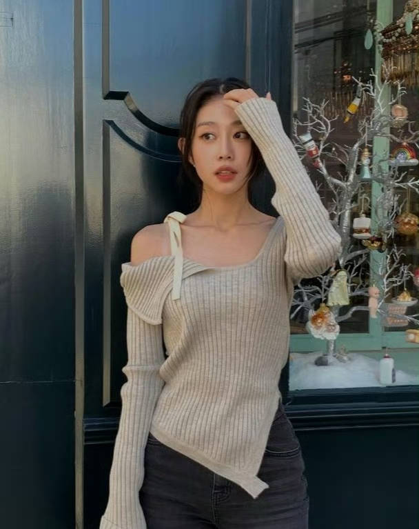 前女团成员徐智秀在工厂做女工：与其什么都不做，更喜欢在厂工作