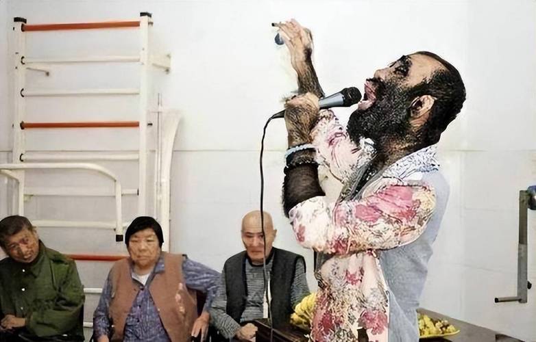 当年轰动一时的“毛孩”：42岁娶90后小娇妻，生一子有无遗传？