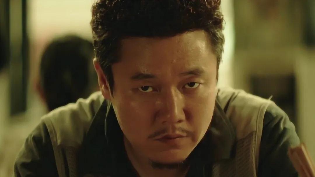 把《默杀》的王传君，和《误杀》的肖央放在一起，差距就出来了