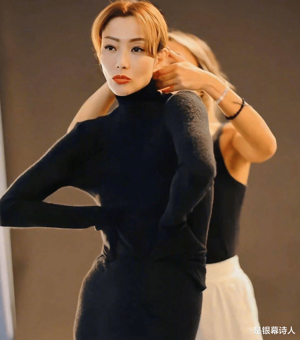 51岁郑秀文发胖后美出新高度