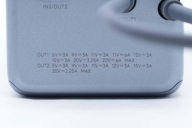 支持65W PD快充和120W小米快充，小米165W自帶線充電寶拆解