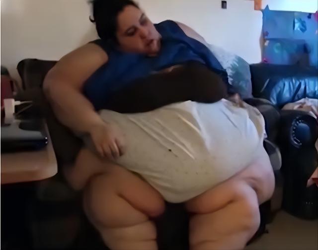 24岁贝蒂被丈夫喂到594斤,过上摆烂生活,丈夫:我不准她减肥