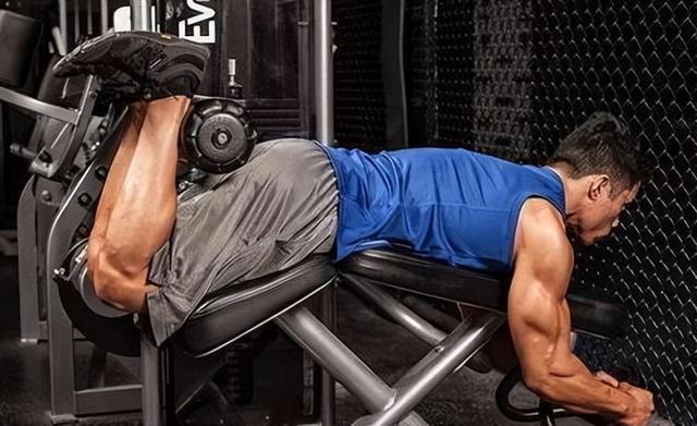 男人不练腿，迟早要后悔？医生：大腿肌肉4个动作在家就能练