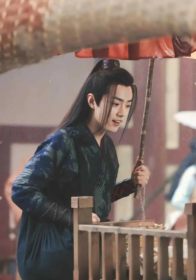 肖战登《中国银幕》杂志:年少更爱杨过，如今更贴郭靖！