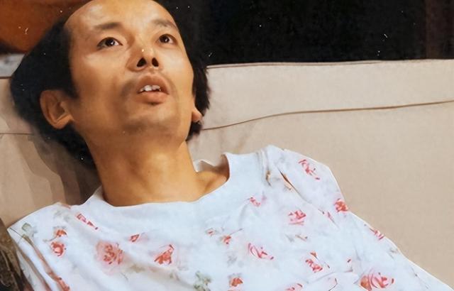 父母已离世，妹妹还远在美国，67岁无儿无女的葛优，如今怎样？