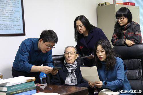 发现一个残酷的真相：在单位，到了35岁以上，发朋友圈一定要慎重，你发朋友圈的内容只适合展示给一部分人看