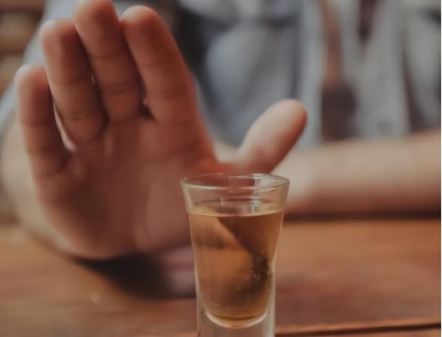 酒瓶上有這“5個(gè)數(shù)字”，別管價(jià)格高低，100%酒精酒，知道不吃虧