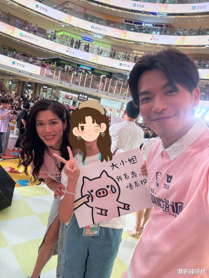 TVB女星随剧组北上引轰动,态度亲民不抗拒拥抱,曾被同剧男星暗怼