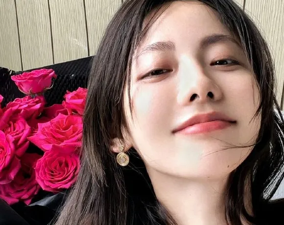 全平台解封!张嘉倪复出,比baby还尴尬