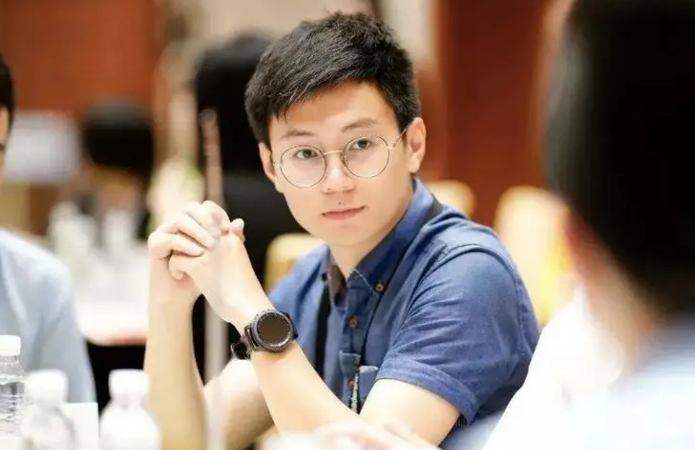 女大学生“理想男友”职业排名，公务员跌出前5，榜首人间理想