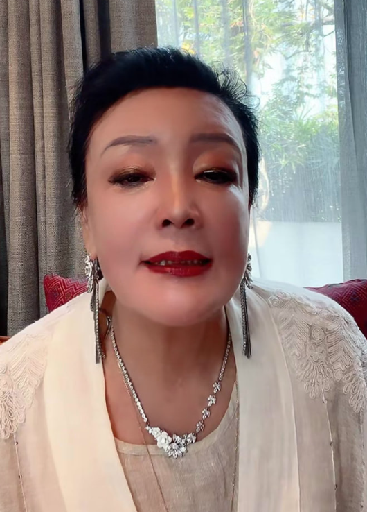 大S包机事件再升级,S妈社交平台一举动惹人心酸,矛头直指具俊晔