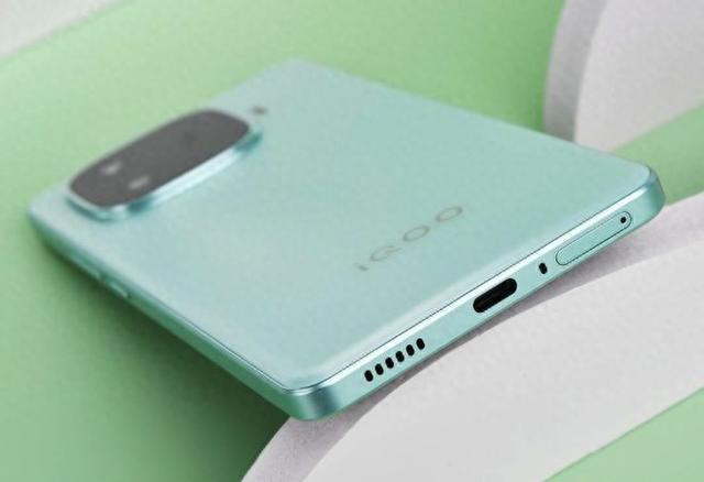 iQOO二季度新品曝光：Z10 Turbo系列性能續(xù)航“卷王”