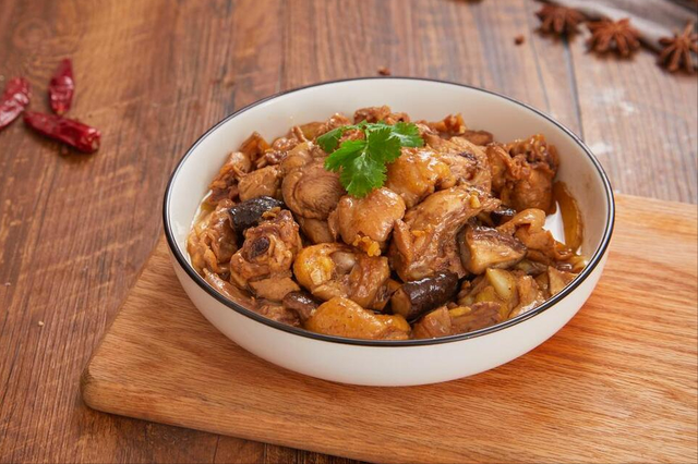 炖鸡,切记别再焯水了,大厨教你2个诀窍,鲜香入味,不柴也不腥