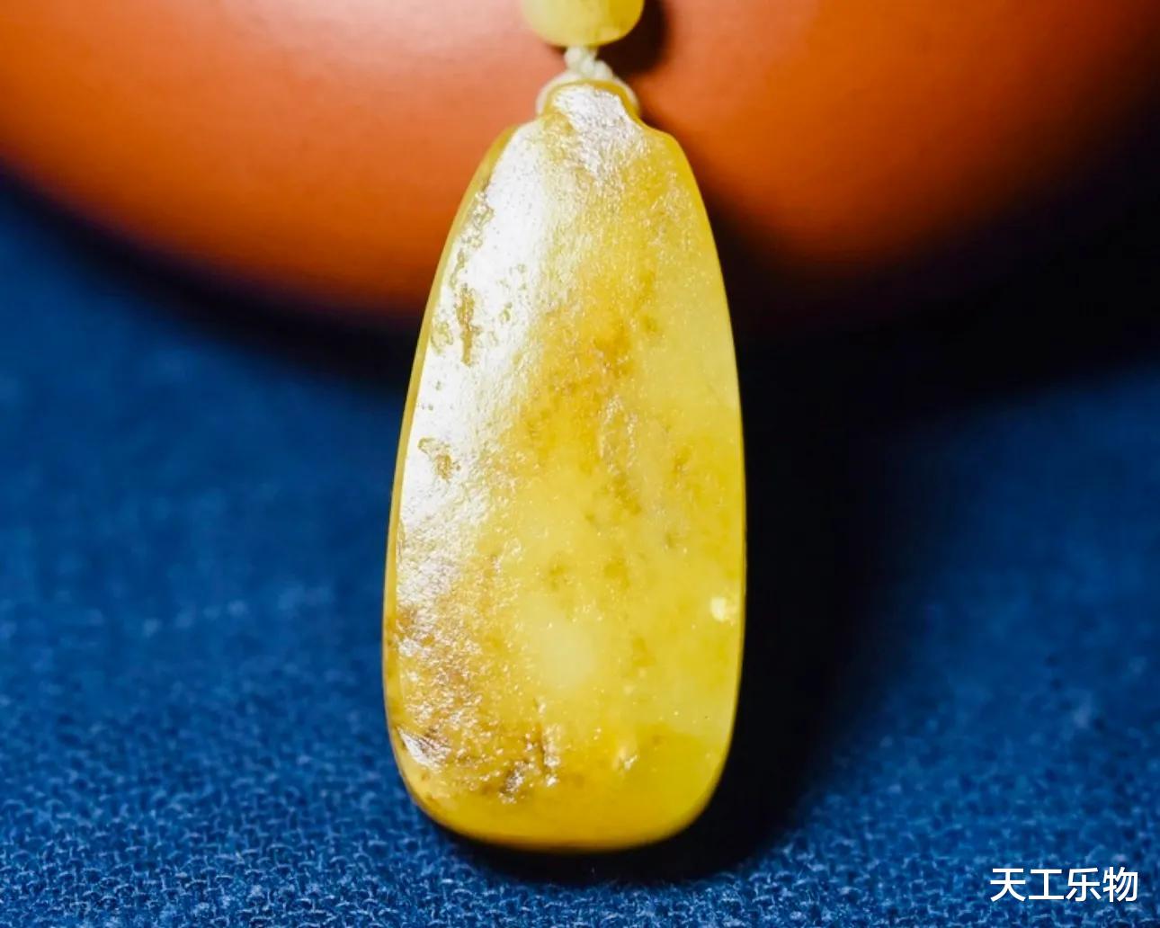 不过是白板一块？为什么和田玉无事牌会这么贵？