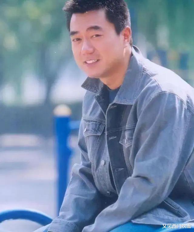 董勇:演了一辈子警察,穷得靠香妃刘丹接济,45岁被嫂子“逼婚”