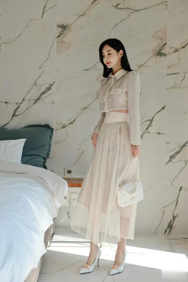 孙允珠：东方古调雪松杏黄清新花摆裙