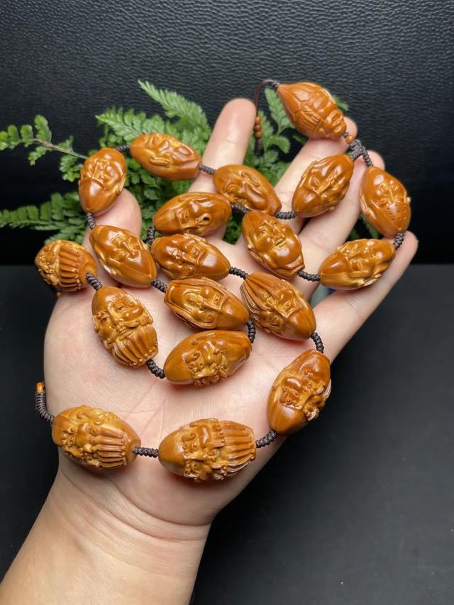 新手买橄榄核买什么题材好?