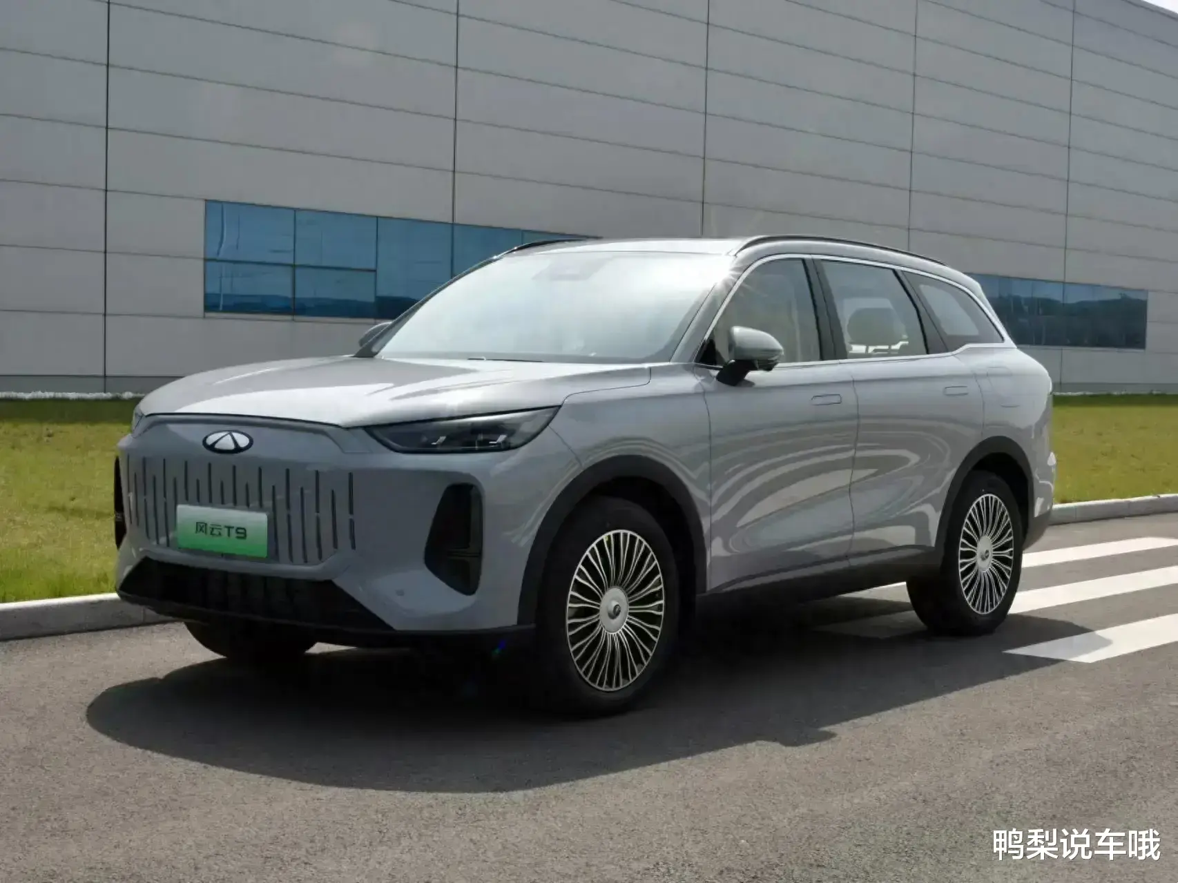 一箱油破千公里，才卖10万多，这两款车是公认省油王，舒适还安全