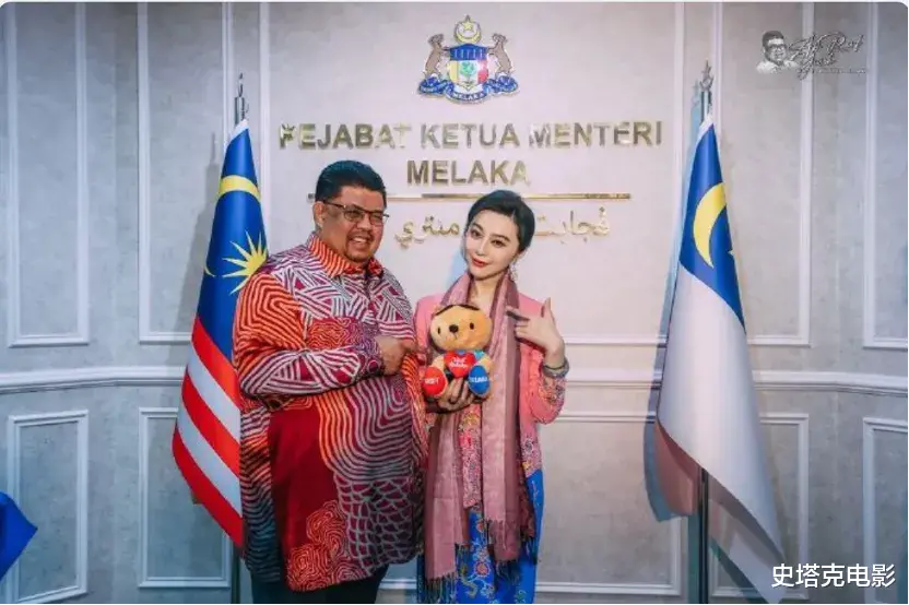 国外偶遇43岁范冰冰,在人群中「美得有壁」,但现状看着有点心酸