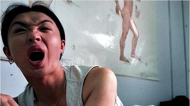 生恩不如养恩？金星20年前领养的三个孩子，如今长大成人后咋样？