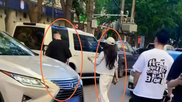 曝汪峰与森林北一起过儿童节！逛商店主动付款，默契度似老夫老妻