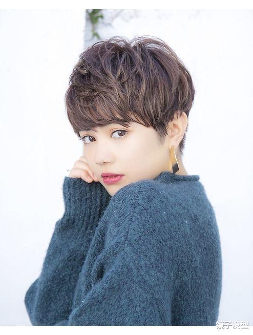 女士短发别乱剪，不如试试这几种，蓬松时尚很显瘦