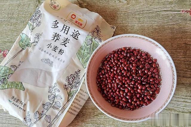 松软可口的红豆馅馒头,低脂粗纤维,饱腹不长肉,减脂期放心吃