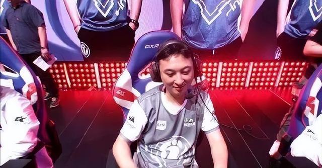 事实证明，卖力自救的王思聪，已在“非富二代”的路上，越走越远