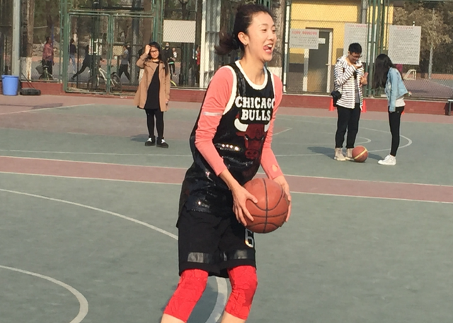 倪景阳：182的身高嫁给165的谢晖，39岁高龄生子，如今幸福吗？