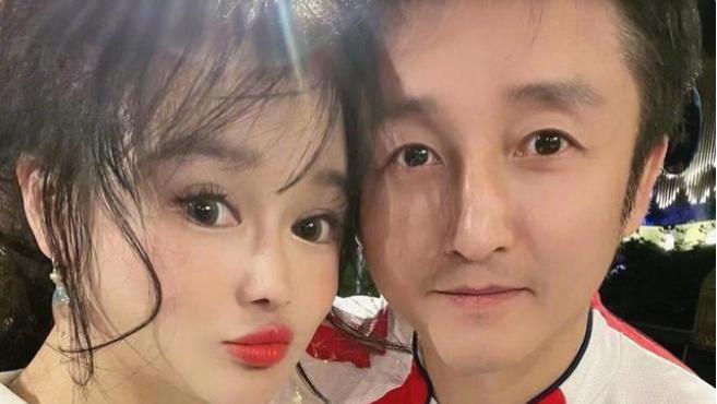 拳王老婆拼四胎狂减肥，穿衣太暴露被批：皮肤白到发光