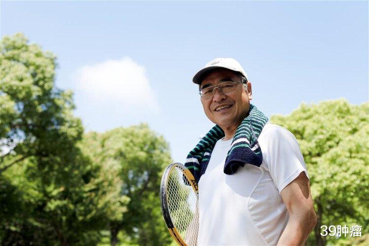 动不动就一身汗，是体虚还是排毒？提醒：可能是这3种疾病征兆