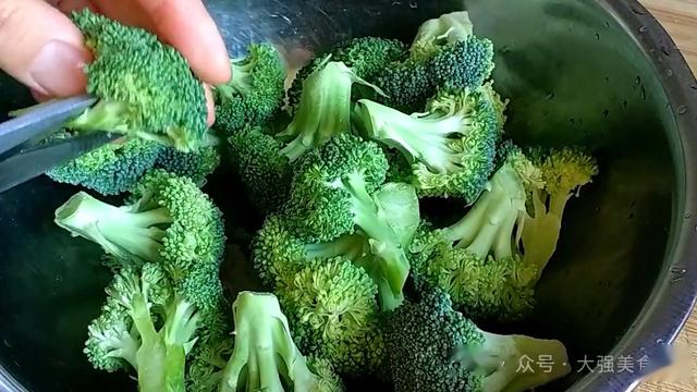 “春吃碱,火气减”!吃3种“碱性”菜,降肝火,养精神,睡得香