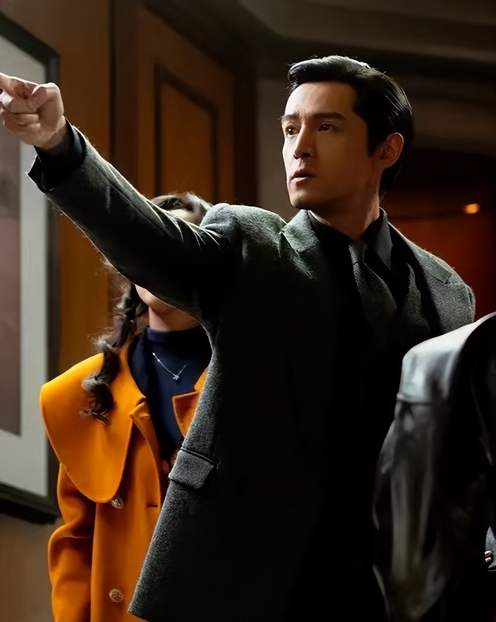 冯小刚出山,雷佳音入局,胡歌回归,这部反特大片票房能否大爆