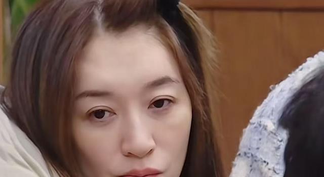 李小冉骂庆奶十分钟,评论区沦陷,庆奶:但凡显老一点她都不敢